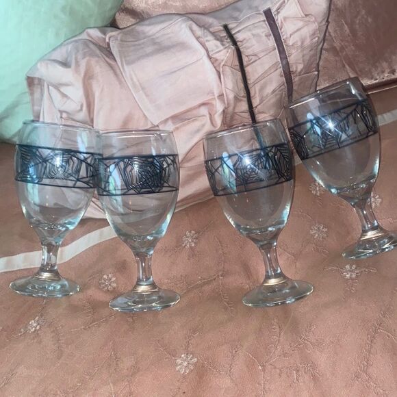 Set of Four Spider Web 🕷🕸Glasses! - Picture 5 of 9
